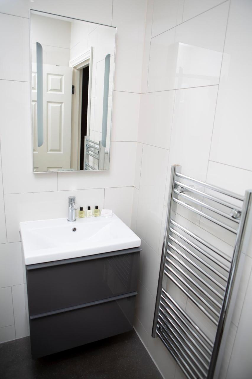 Apt 1, Trafalgar Square 1St Floor By Indigo Flats Лондон Екстериор снимка